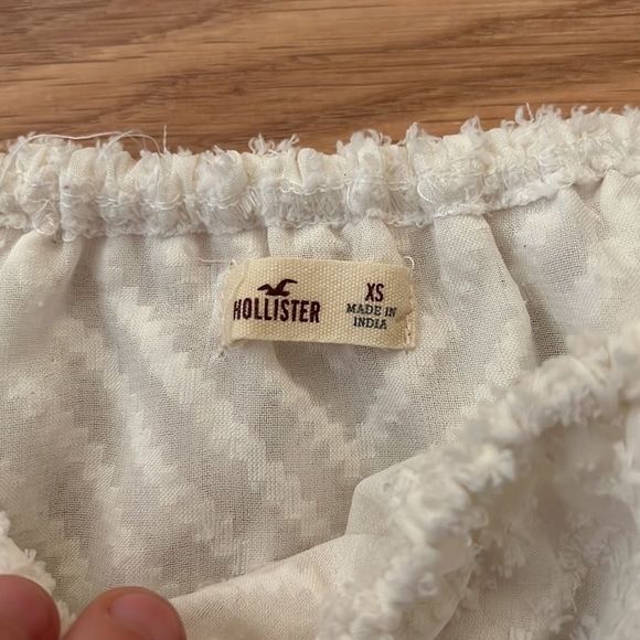 Hollister white off the shoulder top size XS - Picture 3 of 7